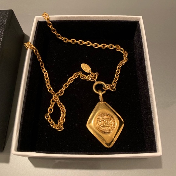 Chanel Necklace - Picture 4 of 16